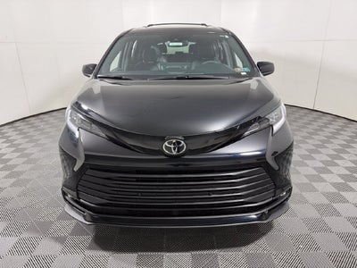 2026 Toyota Sienna Woodland Edition 7 Passenger