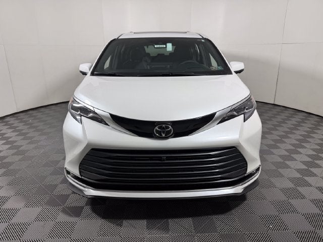 2026 Toyota Sienna Platinum 7 Passenger