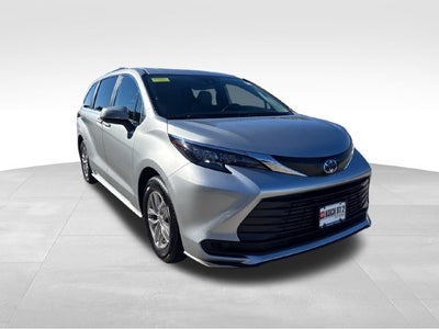 2025 Toyota Sienna LE 8 Passenger