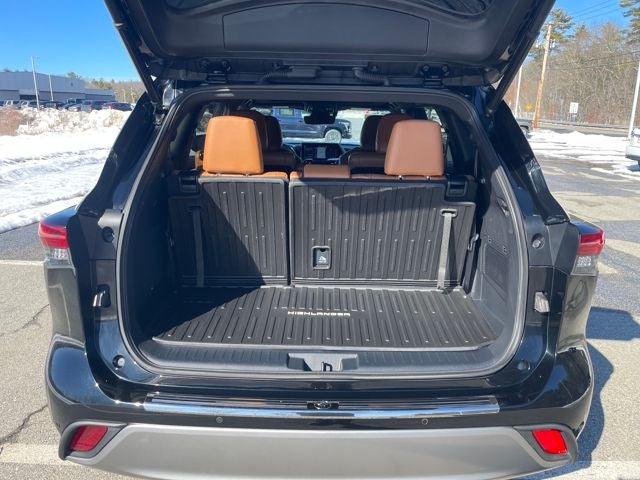 2022 Toyota Highlander Hybrid Platinum