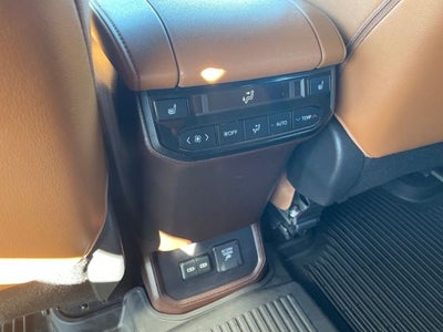 2022 Toyota Highlander Hybrid Platinum