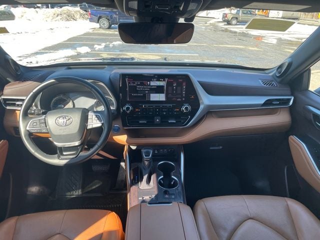 2022 Toyota Highlander Hybrid Platinum