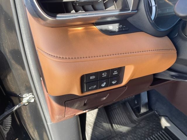 2022 Toyota Highlander Hybrid Platinum