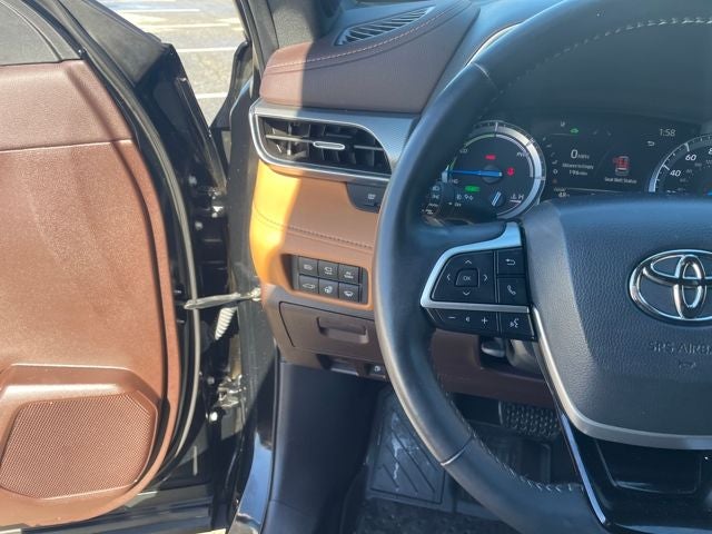2022 Toyota Highlander Hybrid Platinum
