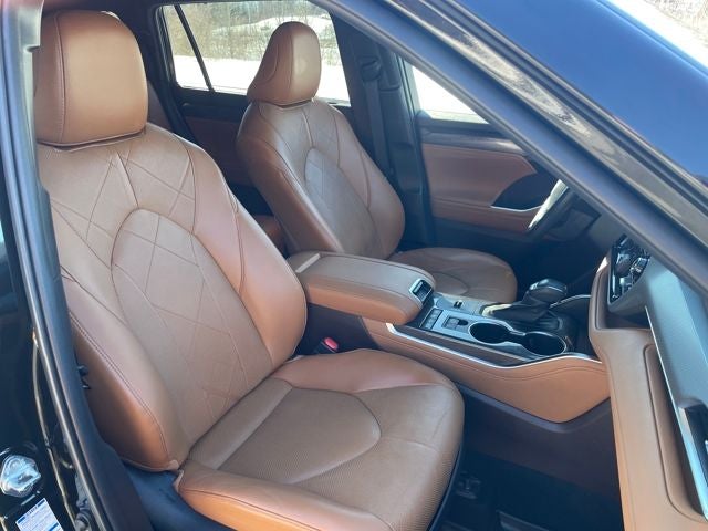 2022 Toyota Highlander Hybrid Platinum