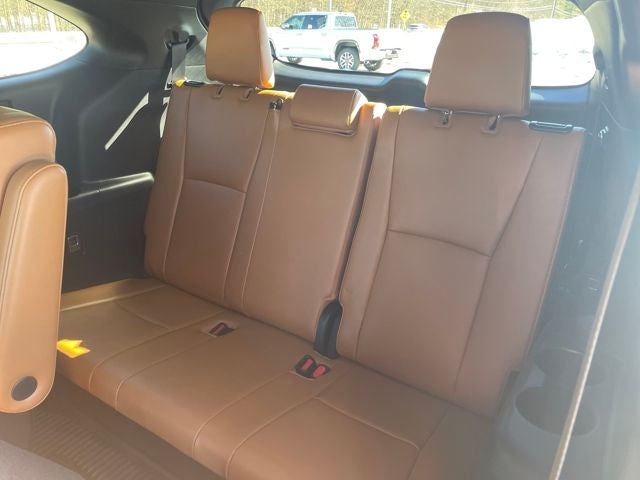 2022 Toyota Highlander Hybrid Platinum