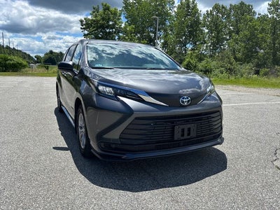 2025 Toyota Sienna LE 8 Passenger