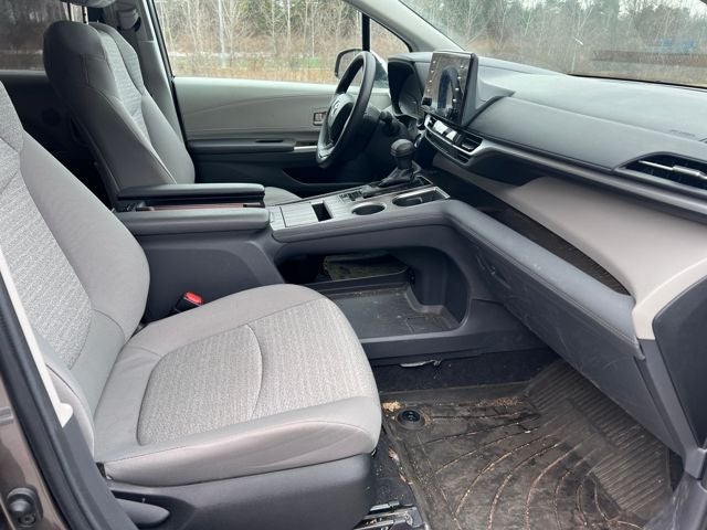 2023 Toyota Sienna LE 8 Passenger