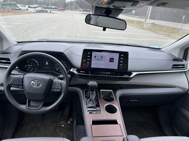 2023 Toyota Sienna LE 8 Passenger