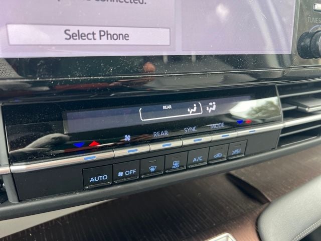 2023 Toyota Sienna LE 8 Passenger