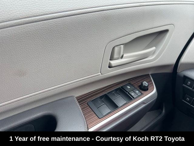 2023 Toyota Sienna LE 8 Passenger