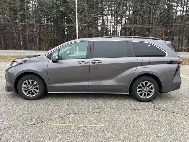 2023 Toyota Sienna LE 8 Passenger