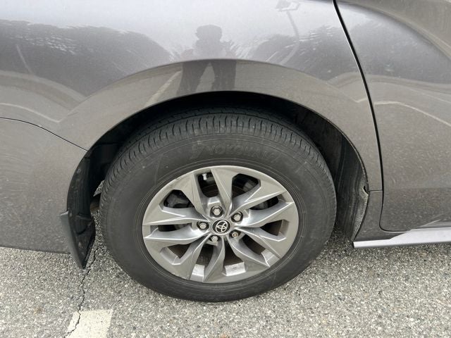 2023 Toyota Sienna LE 8 Passenger