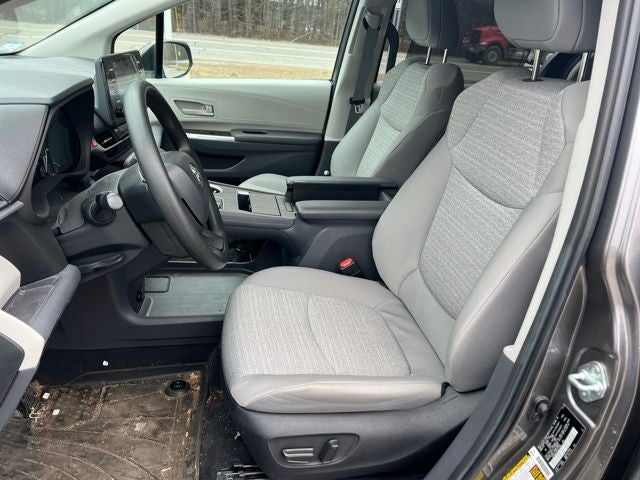 2023 Toyota Sienna LE 8 Passenger