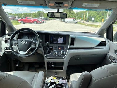 2017 Toyota Sienna XLE 8 Passenger