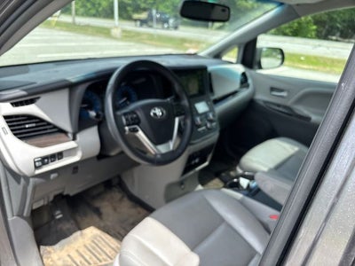 2017 Toyota Sienna XLE 8 Passenger