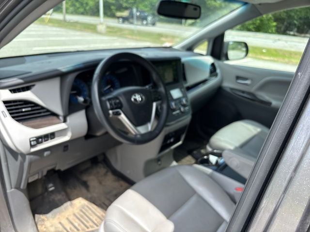 2017 Toyota Sienna XLE 8 Passenger