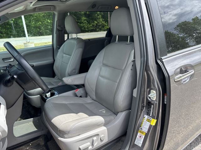 2017 Toyota Sienna XLE 8 Passenger