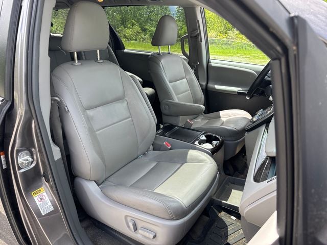 2017 Toyota Sienna XLE 8 Passenger