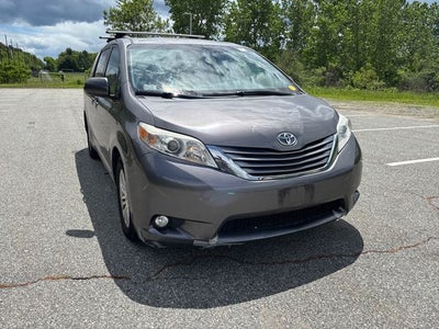 2017 Toyota Sienna XLE 8 Passenger