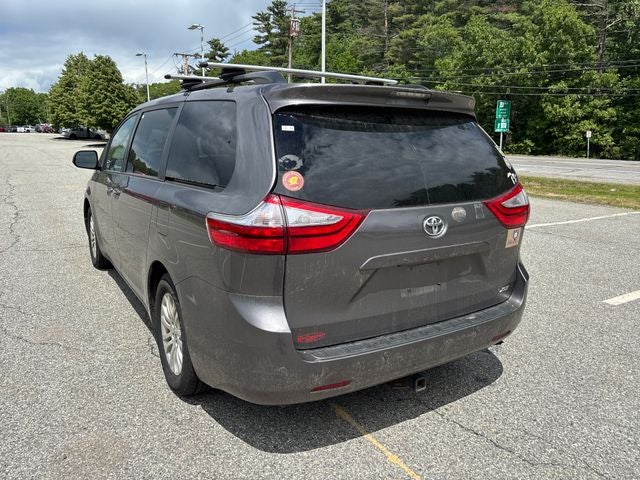 2017 Toyota Sienna XLE 8 Passenger