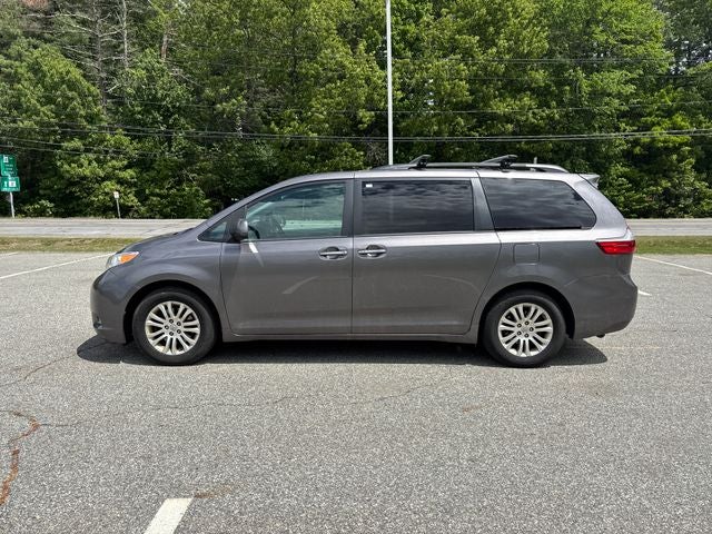 2017 Toyota Sienna XLE 8 Passenger