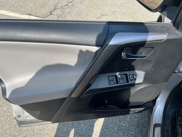 2016 Toyota RAV4 Hybrid XLE